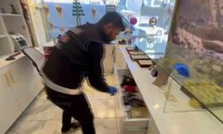 Kuyumcu süsü verip tefecilik yaptılar: Operasyonda silah, pos cihazları ve milyonluk çek-senet ele geçirildi