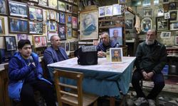 Adana’da İlginç Bayram Geleneği: “Ölüler Kıraathanesi”nde Duygulandıran Buluşma