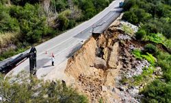 Adana’da Korkutan Görüntü! Yolun Yarısı Bir Anda Çöktü