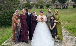 Down Sendromlu Gülayfer’in Hayalini Gerçekleştiren Düğün: Gelinlik Giydi, Alkışlarla Karşılandı!