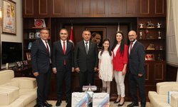 Küçük Yazar Başkan Koltuğunda! Zeynep Demir’den Büyük Proje