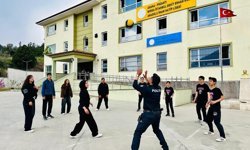 Okulda Sürpriz Maç: Polis ve Öğrenciler Karşı Karşıya