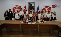 Üniversiteyi Çocuklar Yönetti: 1 Günlük Rektör Herkesi Şaşırttı