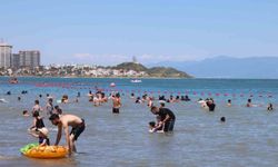 Bayramın Son Gününde Yumurtalık'ta İğne Atılsa Yere Düşmedi!