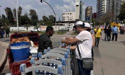 1 Mayıs Alanında Dikkat Çeken Görüntü: Bariyerlerin Arkasında Çalıştılar