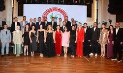 Mesleğinde 30 ve 50 Yıllık Duayen Eczacılara Plaket