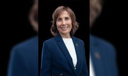 Oya Tekin’den Dikkat Çeken Bayram Mesajı: “Bu Karanlık Günler Elbet Geçecek”