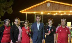 Adana'nın Gururu Oldular! Genç Güreşçilerden Türkiye Derecesi