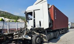 Adana Otoyolunda Feci Tır Kazası! Sürücü Hastanelik Oldu