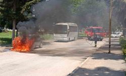 Adana'da Park Halindeki Otomobil Alev Alev Yandı!