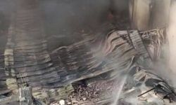 Adana'da Korkutan Yangın! Paketleme Tesisinden Yükselen Alevler Paniğe Neden Oldu