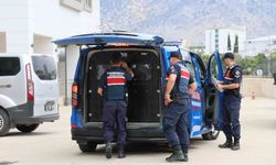 Adana'da JASAT Operasyonu! Yıllardır Aranan İki Firari Kıskıvrak Yakalandı