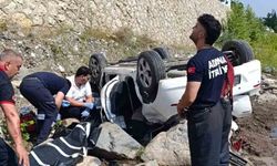 Adana’da Kontrolden Çıkan Otomobil Faciaya Neden Oldu: 2 Ölü, 1 Yaralı