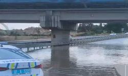 Adana’da Korkutan Hava! Kuvvetli Rüzgar Çatıyı Yerinden Söktü