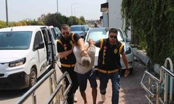 Adana'da Dehşet! 10 Yıl Önce Boşandığı Eşini 8 Yerinden Bıçakladı, Kaçarken Kameralara Yakalandı