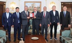 Vali Yavuz’dan İki İsme Önemli Takdir: Altın Madalya Ve Berat Belgesi Verildi