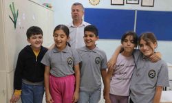 Kendisi Görme Engelli, Öğrencilerine Işık Oluyor!
