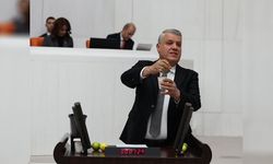 Ayhan Barut Meclis Kürsüsüne Limonla Çıktı: “Çiftçiyi Limon Gibi Sıktılar”