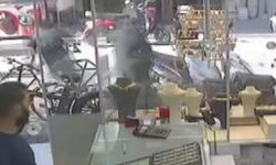 Adana'da Kaldırımda Bekleyen Kadına Kapkaç Şoku!