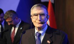 Aziz Sancar Adana’da Açıkladı: 70 Yıldır Çözülemeyen Bilimsel Sorunu Ekibiyle Çözdü