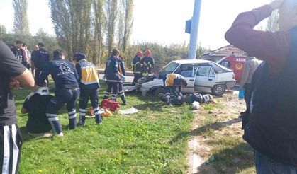 Gediz’de İki Otomobil Çarpıştı: 3 Yaralı