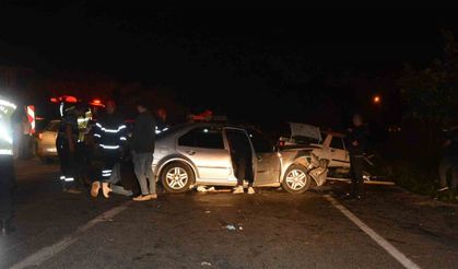 İki Otomobil Kafa Kafaya Çarpıştı: 6 Yaralı