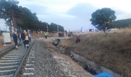 Yolcu Treni Traktöre Çarptı: 1 Kişi Hayatını Kaybetti