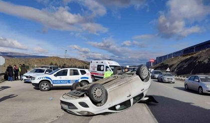 Otomobil Metrelerce Takla Attı, 4 Kişi Yara Almadan Kurtuldu