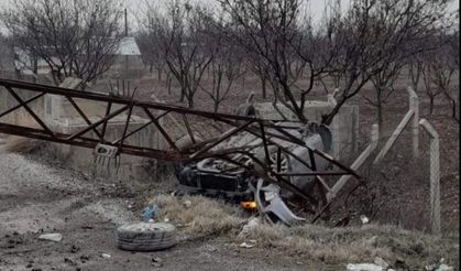 Yola Düşen Kabine Çarpan Otomobil Takla Attı: 2 Yaralı