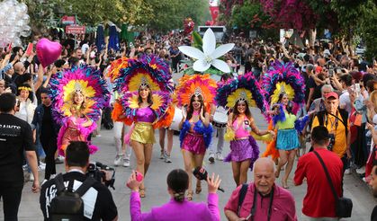 En Renkli Karnaval