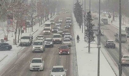 Kar Yağışı Ve Sis Etkili Oldu