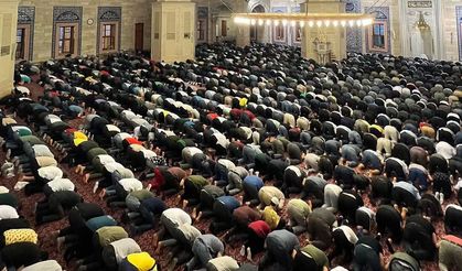 Camilerde İlk Teravih Namazı Kılındı