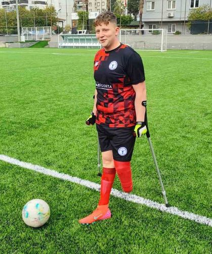 3 Gün Enkaz Altında Kaldı… Şimdi Ampute Futbolun Yükselen Yıldızı