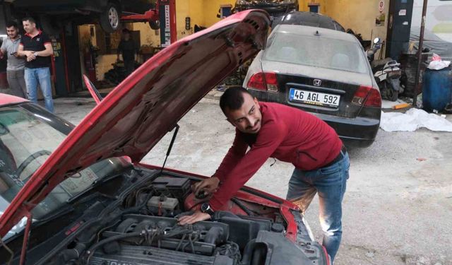 Otomobilinin lastiğini yakmaya çalışan genç pist alanı istedi