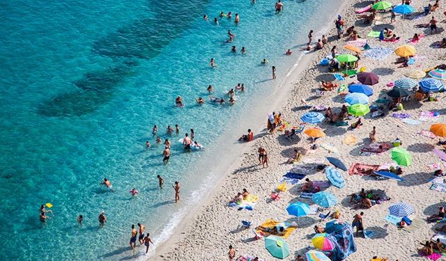 Karataş’a 5 Yıldızlı Ücretsiz Halk Plajı!