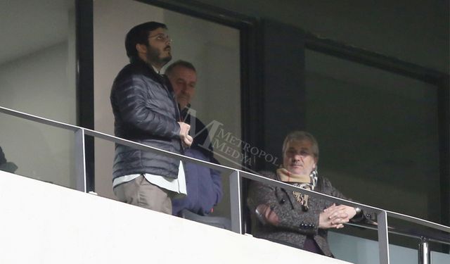 Baba Ve Oğlu Locada