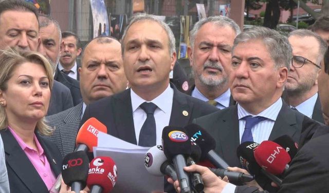CHP’li Milletvekilleri Milli Eğitim Bakanlığına Yürüdü