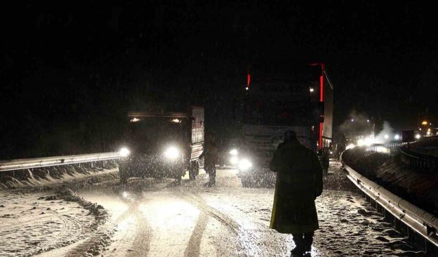 Sakaltutan Geçidinde Tipi ve Buzlanma Etkili Oldu