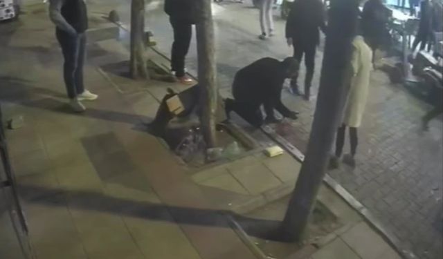 Gençler Arasında Bıçaklı Kavga: 1 Ağır 2 Yaralı