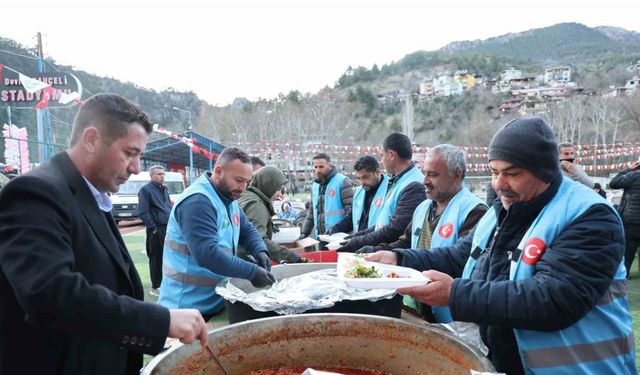 Feke’de 2 Bin Kişi İftarda Buluştu