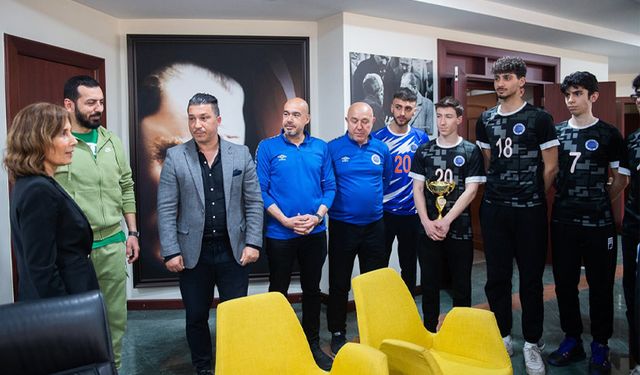 Seyhan Belediyesporlu Voleybolcular, 3 Kupayla Döndü