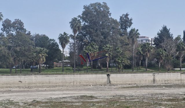 Seyhan Nehri'nde Kötü Koku Vatandaşları Rahatsız Ediyor