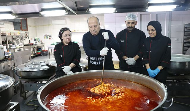 Yüreğir Belediyesi’nin Mutfağı Ramazan’da Aralıksız Çalışıyor