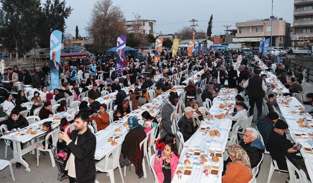 Yüreğir Belediyesi Bin Kişilik İftar Sofrası Kurdu