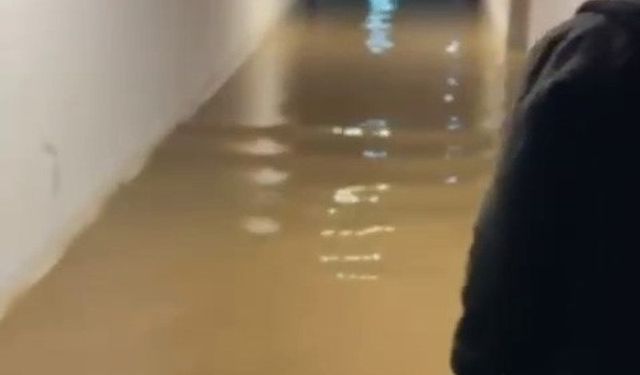 Sağanak Yağış Çukurova Belediyesi'ni De Vurdu