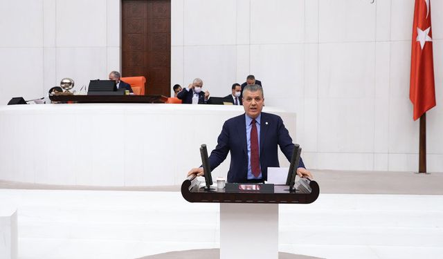 Ayhan Barut’tan Eğitim Alarmı: “Eğitimde Kriz Büyüyor”