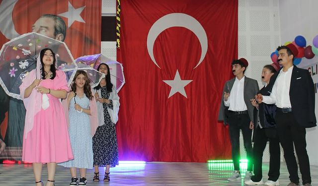 Fekeli Lise Öğrencilerinden İngilizce Festivali