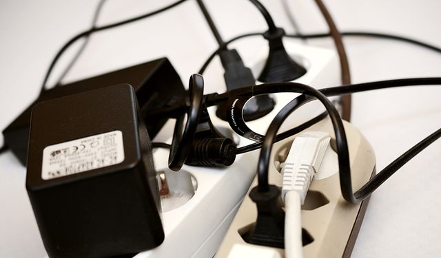 Feke’nin Gedikli ve Kovukçınar Mahallelerinde Elektrik Kesintisi