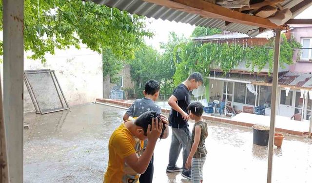 Adana Sıcaktan Kavrulurken Feke’de Yağmur Sürprizi! Çocukların Yüzü Güldü!