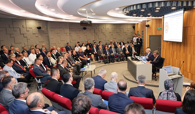 Adana’da Yatırımların Nabzı Tutuldu: Vali Köşger Başkanlığında Kritik Toplantı